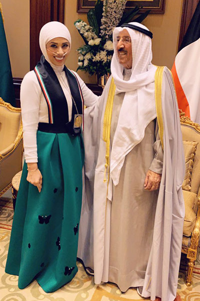 اضغط لمشاهدة الصور: أمير الكويت يستقبل محاربة السرطان شيماء العيدي